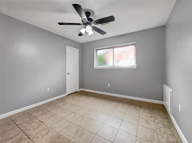 2103 Williamsburg Court N, League City, TX 77573