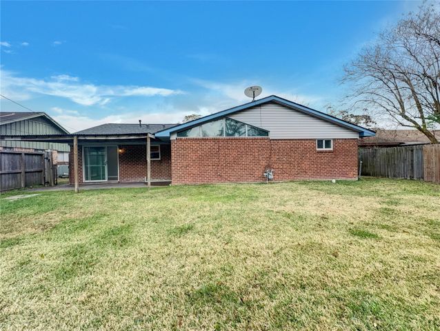 2103 Williamsburg Court N, League City, TX 77573