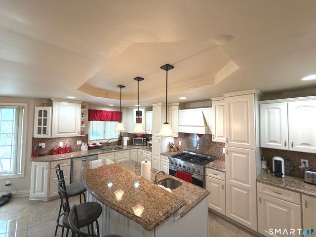 35 Emerald Pines Road, Waterbury, CT 06704