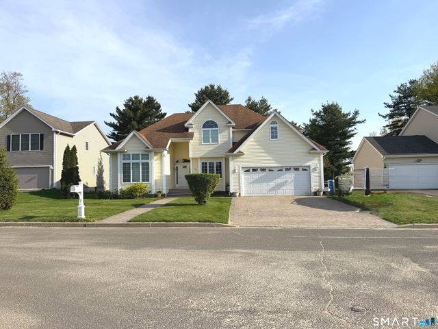 35 Emerald Pines Road, Waterbury, CT 06704