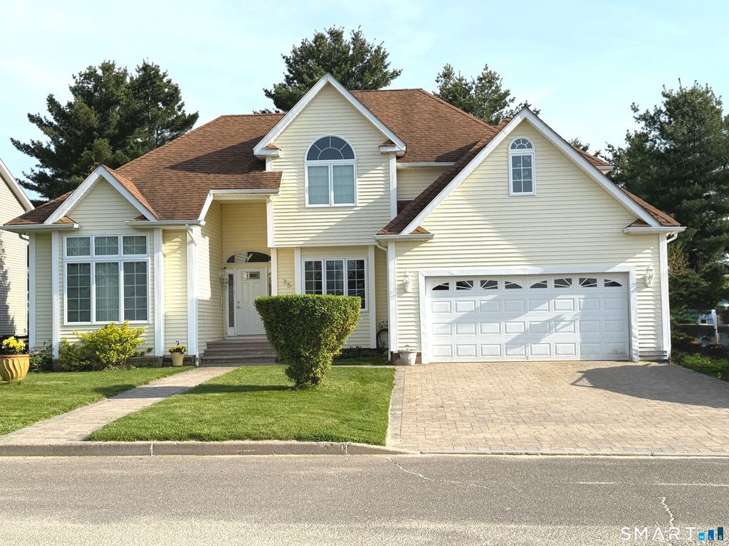 35 Emerald Pines Road, Waterbury, CT 06704
