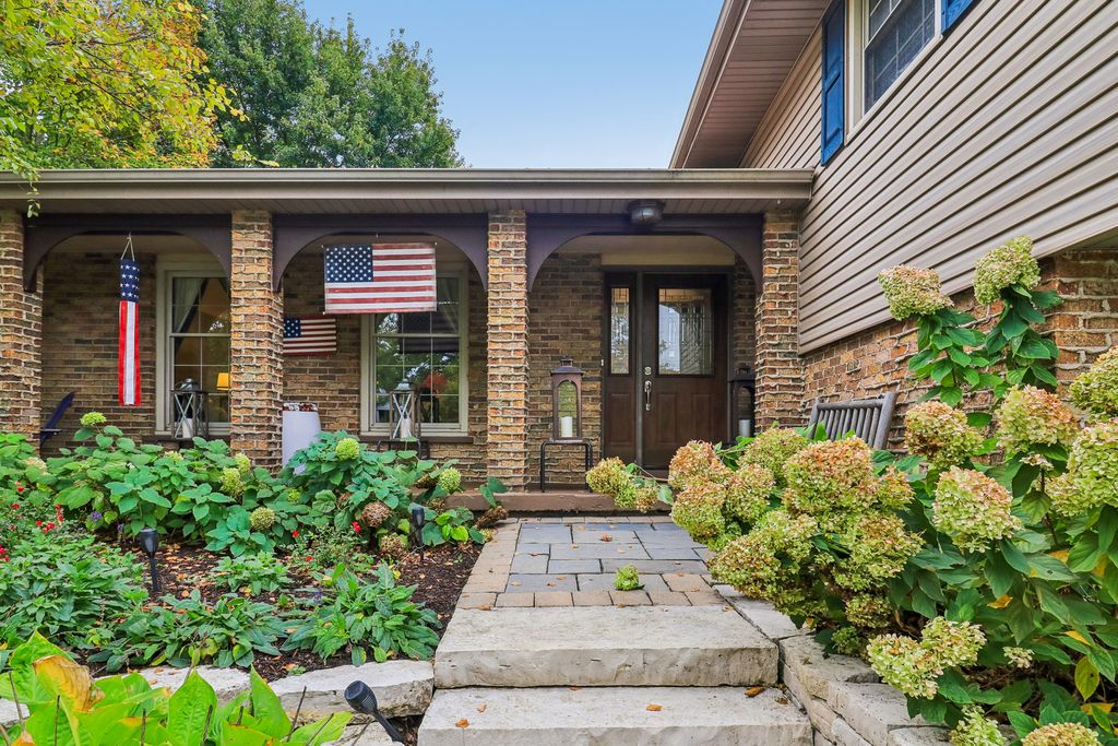 6S561 Bridlespur Drive, Naperville, IL 60540 — photo 3