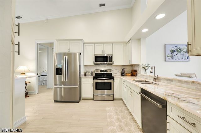 800 Breakaway LN 203, Naples, FL 34108
