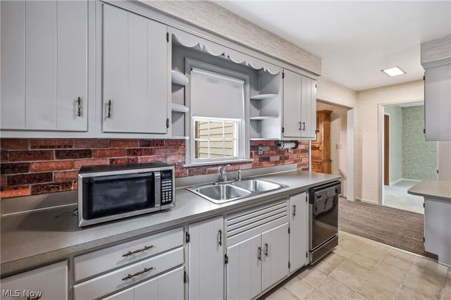 664 Perkinswood Boulevard NE, Warren, OH 44483