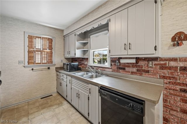 664 Perkinswood Boulevard NE, Warren, OH 44483