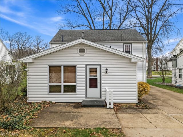 664 Perkinswood Boulevard NE, Warren, OH 44483