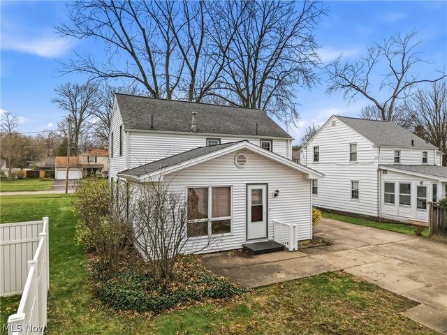 664 Perkinswood Boulevard NE, Warren, OH 44483