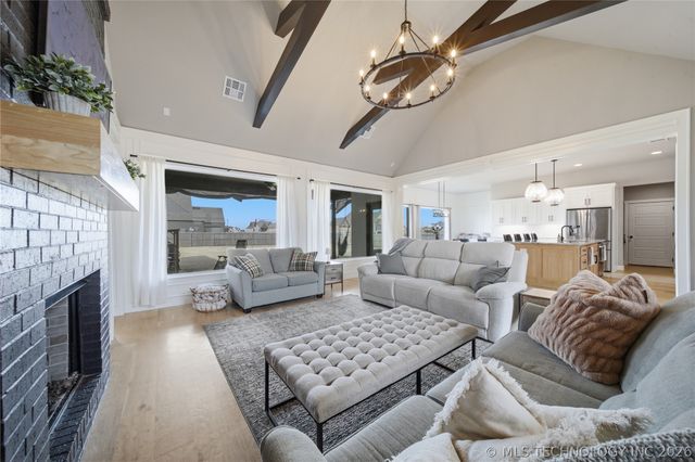 15 W 166th Place S, Glenpool, OK 74033