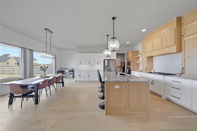 15 W 166th Place S, Glenpool, OK 74033