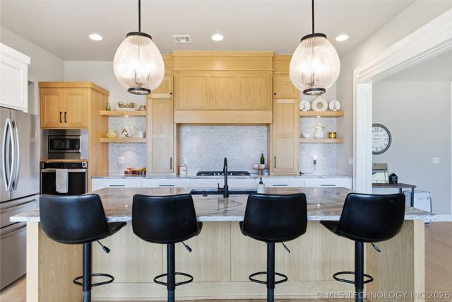 15 W 166th Place S, Glenpool, OK 74033