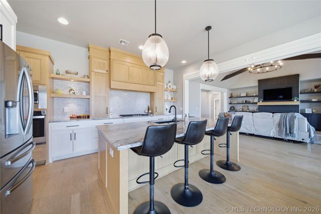 15 W 166th Place S, Glenpool, OK 74033