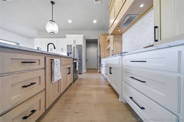 15 W 166th Place S, Glenpool, OK 74033