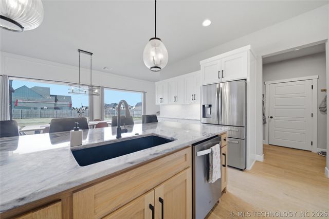 15 W 166th Place S, Glenpool, OK 74033