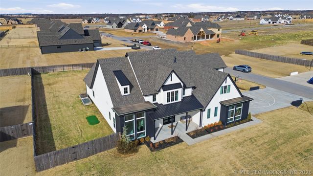 15 W 166th Place S, Glenpool, OK 74033