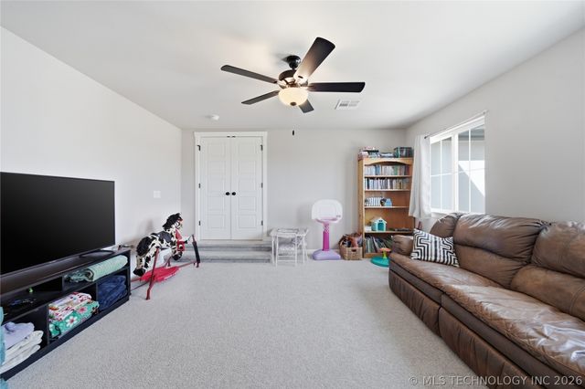 15 W 166th Place S, Glenpool, OK 74033