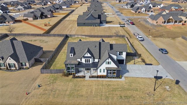 15 W 166th Place S, Glenpool, OK 74033