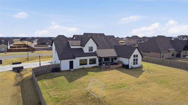 15 W 166th Place S, Glenpool, OK 74033