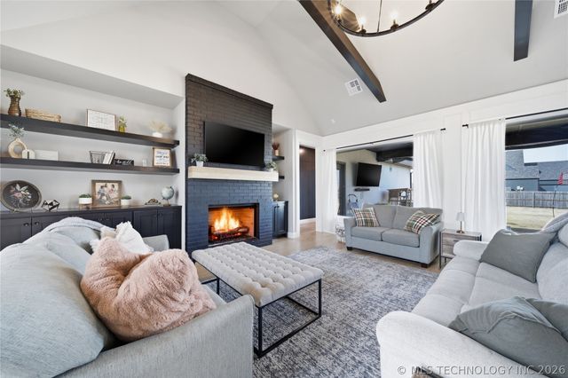 15 W 166th Place S, Glenpool, OK 74033