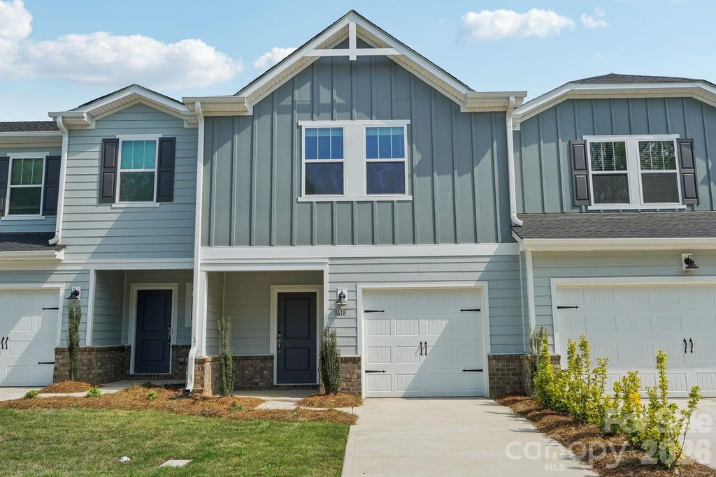 9025 Foggy Brook Loop, Charlotte, NC 28216