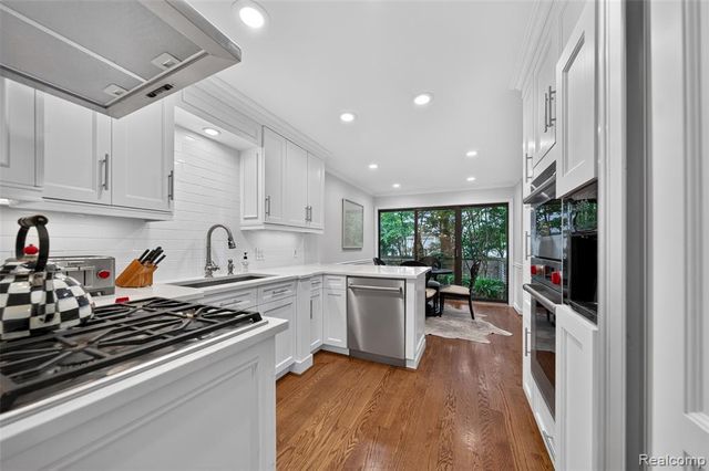 1262 Woodcrest Circle, Bloomfield Hills, MI 48304