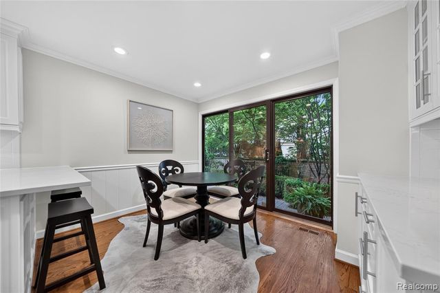 1262 Woodcrest Circle, Bloomfield Hills, MI 48304