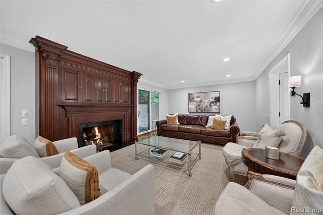 1262 Woodcrest Circle, Bloomfield Hills, MI 48304