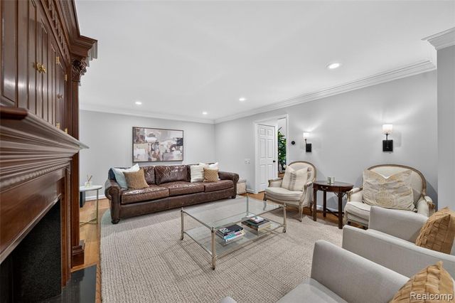 1262 Woodcrest Circle, Bloomfield Hills, MI 48304