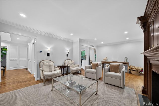 1262 Woodcrest Circle, Bloomfield Hills, MI 48304