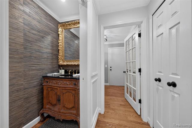 1262 Woodcrest Circle, Bloomfield Hills, MI 48304