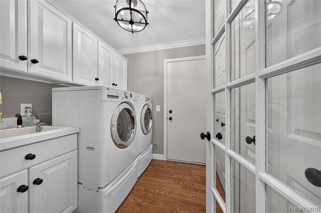 1262 Woodcrest Circle, Bloomfield Hills, MI 48304