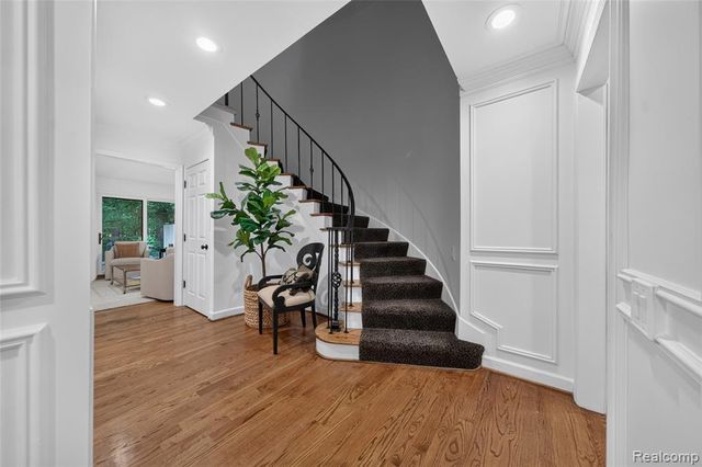 1262 Woodcrest Circle, Bloomfield Hills, MI 48304