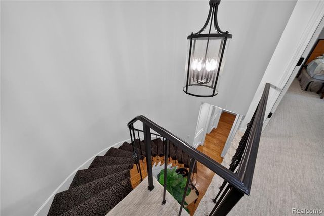 1262 Woodcrest Circle, Bloomfield Hills, MI 48304