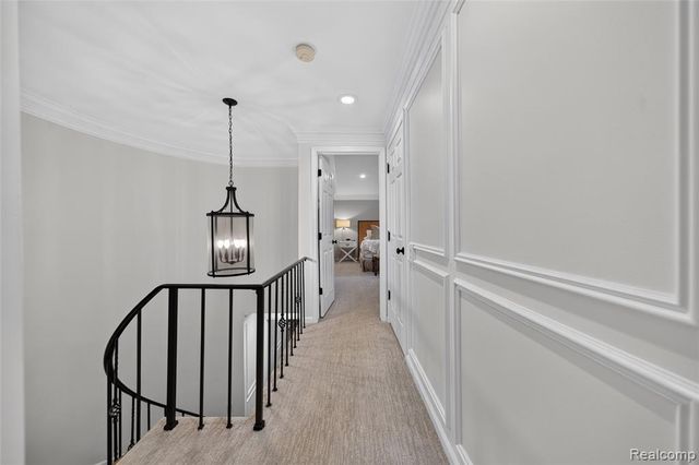 1262 Woodcrest Circle, Bloomfield Hills, MI 48304