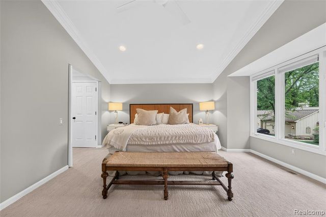 1262 Woodcrest Circle, Bloomfield Hills, MI 48304