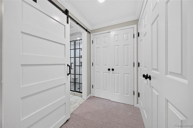 1262 Woodcrest Circle, Bloomfield Hills, MI 48304