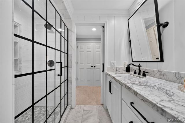 1262 Woodcrest Circle, Bloomfield Hills, MI 48304