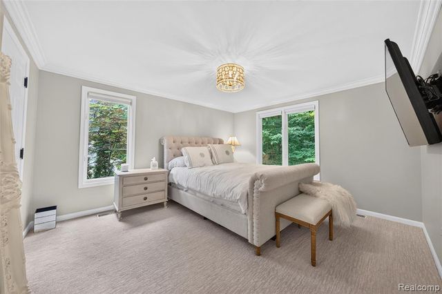 1262 Woodcrest Circle, Bloomfield Hills, MI 48304