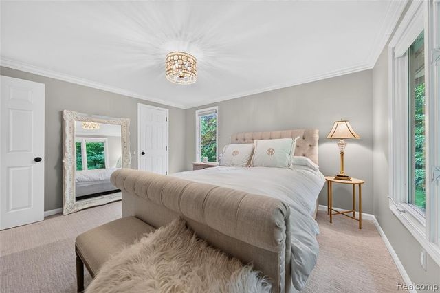 1262 Woodcrest Circle, Bloomfield Hills, MI 48304