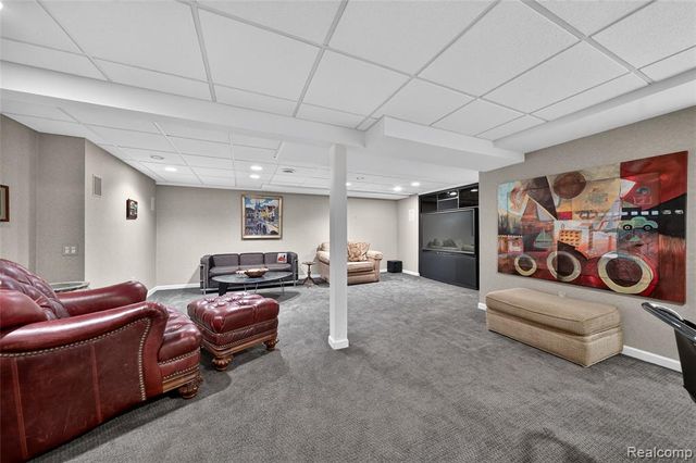 1262 Woodcrest Circle, Bloomfield Hills, MI 48304
