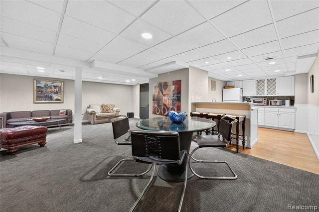 1262 Woodcrest Circle, Bloomfield Hills, MI 48304