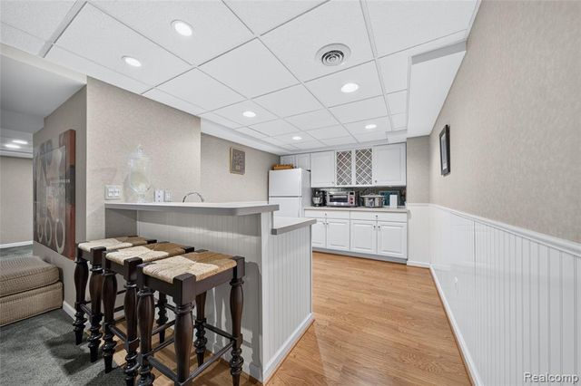 1262 Woodcrest Circle, Bloomfield Hills, MI 48304