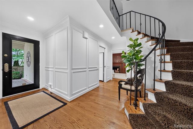 1262 Woodcrest Circle, Bloomfield Hills, MI 48304