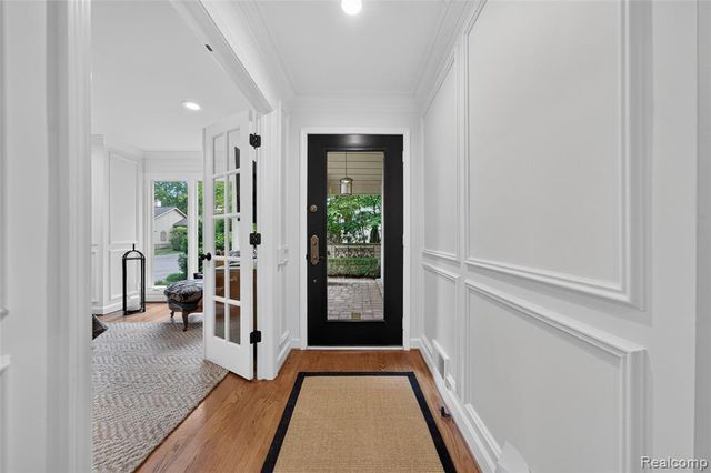 1262 Woodcrest Circle, Bloomfield Hills, MI 48304