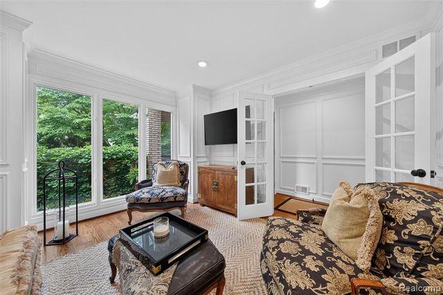 1262 Woodcrest Circle, Bloomfield Hills, MI 48304