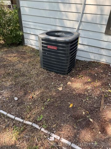 109 W Victor Street, Hugo, OK 74743