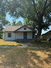 109 W Victor Street, Hugo, OK 74743