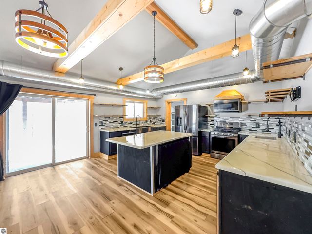 544 W Upton Avenue, Reed City, MI 49307