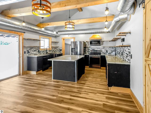 544 W Upton Avenue, Reed City, MI 49307