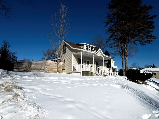 544 W Upton Avenue, Reed City, MI 49307