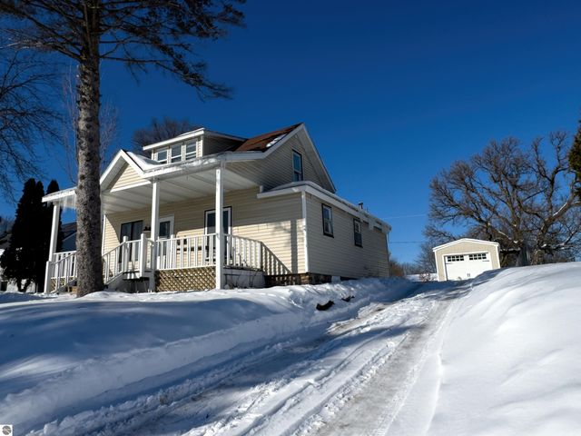 544 W Upton Avenue, Reed City, MI 49307